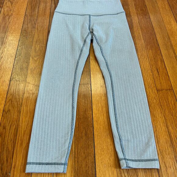 Lululemon 3/4 Length Leggings Size 4 Gray Chevron Herringbone Leggins - Picture 1 of 14
